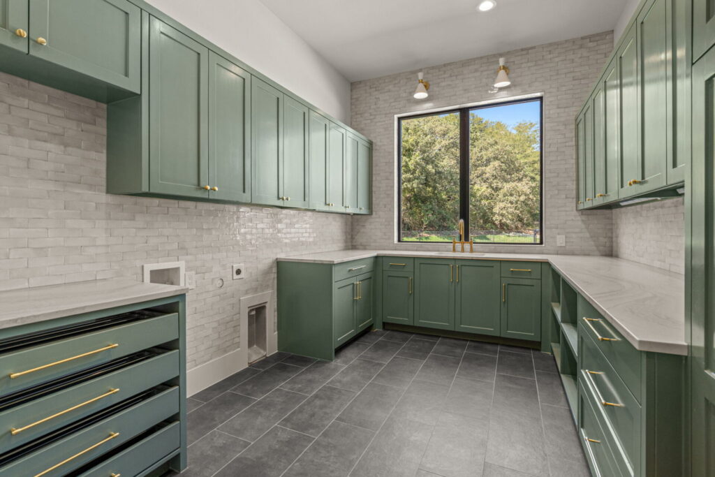 8 web or mls 850 Gibbons Rd Premier Property Media 17 | The Design House